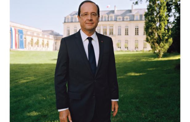 Photographie officielle du président de la République française, François Hollande, prise par Raymond Depardon. Photographie officielle du président de la République française, François Hollande, prise par Raymond Depardon.