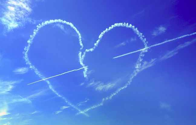 Illustration d'un coeur réalisé par des avions à l'occasion de la Saint-Valentin. Illustration d'un coeur réalisé par des avions à l'occasion de la Saint-Valentin.