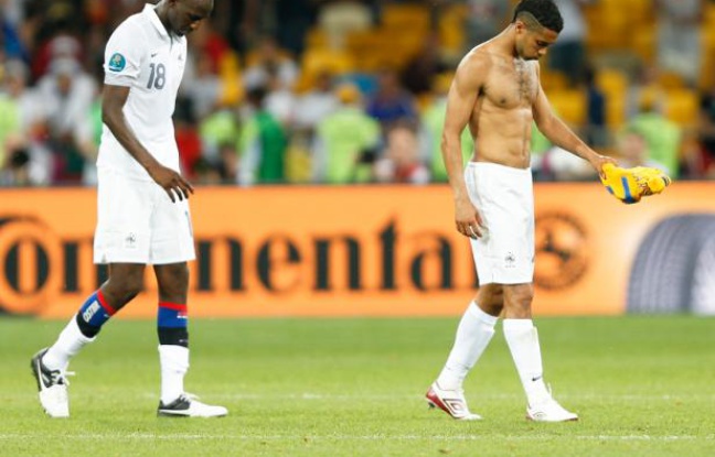 Alou Diarra et Gaël Clichy, lors de la défaite 2-0 de l'équipe de France face à la Suède, le 19 juin 2012. Alou Diarra et Gaël Clichy, lors de la défaite 2-0 de l'équipe de France face à la Suède, le 19 juin 2012.