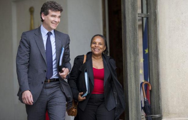 Le ministre du Redressement productif, Arnaud Montebourg, et la Garde des Sceaux et ministre de la Justice, Christiane Taubira, quittent le palais de l'Elysée après le Conseil des ministres, le 23 mai 2012. Le ministre du Redressement productif, Arnaud Montebourg, et la Garde des Sceaux et ministre de la Justice, Christiane Taubira, quittent le palais de l'Elysée après le Conseil des ministres, le 23 mai 2012.