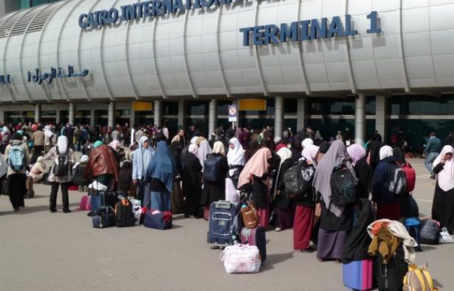 Les autorités égyptienne ont arrêté mercredi à l'aéroport du Caire un militant islamiste égyptien recherché, initialement pris pour un haut responsable d'Al-Qaïda, a-t-on appris auprès des services de sécurité. Les autorités égyptienne ont arrêté mercredi à l'aéroport du Caire un militant islamiste égyptien recherché, initialement pris pour un haut responsable d'Al-Qaïda, a-t-on appris auprès des services de sécurité.