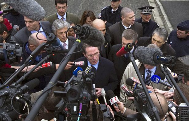 Le ministre de l'Intérieur Claude Gueant s'adresse aux journalistes le 22 mars 2012, à Toulouse, après la mort de Mohamed Merah. Le ministre de l'Intérieur Claude Gueant s'adresse aux journalistes le 22 mars 2012, à Toulouse, après la mort de Mohamed Merah.