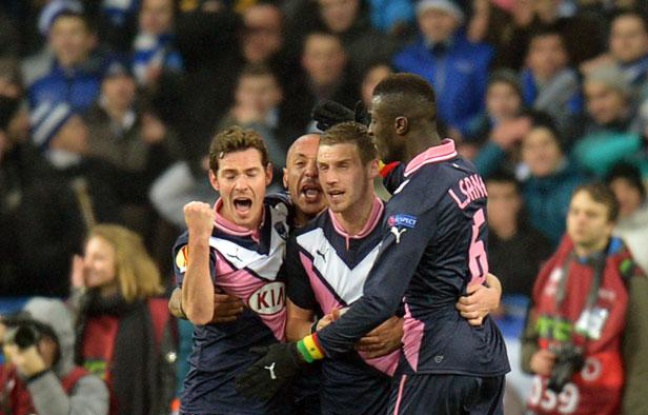 Les Bordelais se congratulent après leur but à Kiev, le 14 nfévrier 2013. Les Bordelais se congratulent après leur but à Kiev, le 14 nfévrier 2013.