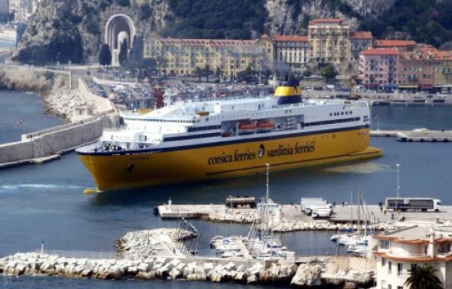 Le bateau appartient à la compagnie Corsica Ferries Le bateau appartient à la compagnie Corsica Ferries