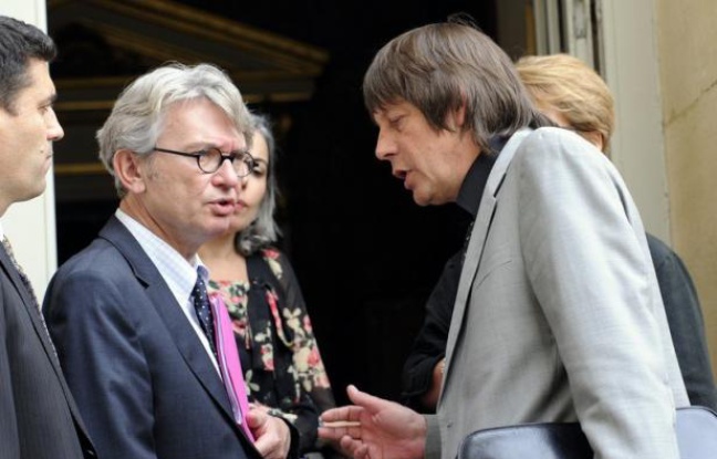 Le secrétaire général de Force ouvrière Jean-Claude Mailly s'est dit jeudi "favorable" au contrat de génération tel que présenté par le gouvernement, tout en souhaitant que les négociations permettent d'éviter les "effets d'aubaine". Le secrétaire général de Force ouvrière Jean-Claude Mailly s'est dit jeudi "favorable" au contrat de génération tel que présenté par le gouvernement, tout en souhaitant que les négociations permettent d'éviter les "effets d'aubaine".