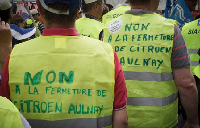 Le 28 juin 2012, les salariés et ouvriers des usines PSA Peugeot Citroën de France d'Espagne et d'Allemagne manifestaient devant le siège de PSA avenue de la grande armée à Paris. Le 28 juin 2012, les salariés et ouvriers des usines PSA Peugeot Citroën de France d'Espagne et d'Allemagne manifestaient devant le siège de PSA avenue de la grande armée à Paris.