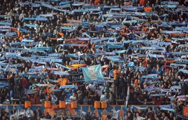 Trois supporteurs du club de football de l'Olympique de Marseille ont été condamnés à une lourde peine d'interdiction de stade après des incidents lors de la rencontre de 1re journée de Ligue 1 à Reims, a-t-on appris jeudi de source judiciaire. Trois supporteurs du club de football de l'Olympique de Marseille ont été condamnés à une lourde peine d'interdiction de stade après des incidents lors de la rencontre de 1re journée de Ligue 1 à Reims, a-t-on appris jeudi de source judiciaire.