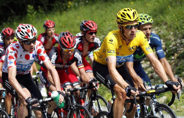 Les coureurs du Tour de France le 8 juillet 2012 lors de la 8e étape entre Belfort et Porrentruy. Les coureurs du Tour de France le 8 juillet 2012 lors de la 8e étape entre Belfort et Porrentruy.