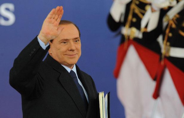 Le chef du Conseil italien Silvio Berlusconi à son arrivée au G20 au palais des festivals de Cannes, le 4 novembre 2011. Le chef du Conseil italien Silvio Berlusconi à son arrivée au G20 au palais des festivals de Cannes, le 4 novembre 2011.