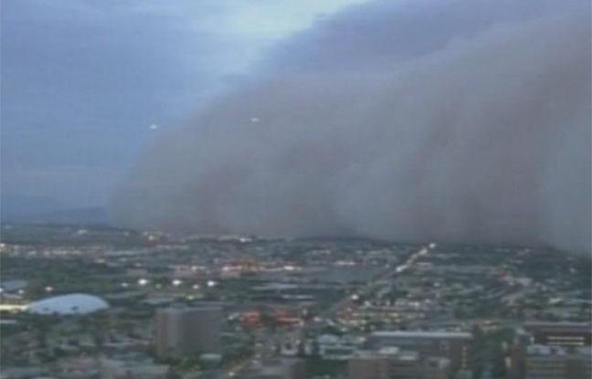 Une tempête de sable a balayé la ville de Phoenix le 5 juillet 2011. Une tempête de sable a balayé la ville de Phoenix le 5 juillet 2011.