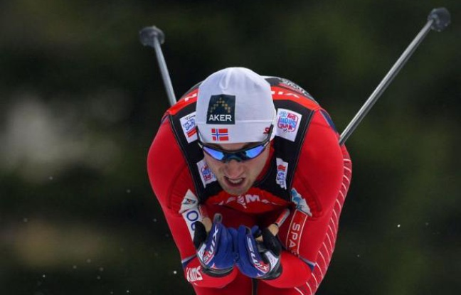 Le Norvégien Petter Northug a affiché ses ambitions sur le Tour de ski dès le prologue samedi à Oberhof en bouclant les 4 km avec six secondes d'avance sur son plus proche rival, le Suédois Marcus Hellner. Le Norvégien Petter Northug a affiché ses ambitions sur le Tour de ski dès le prologue samedi à Oberhof en bouclant les 4 km avec six secondes d'avance sur son plus proche rival, le Suédois Marcus Hellner.