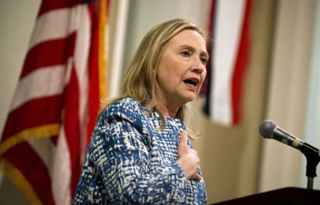 La secrétaire d'Etat américaine Hillary Clinton s'est entretenue dimanche au Caire avec de hauts responsables militaires égyptiens, après avoir apporté son "soutien ferme" à la transition du pays vers la démocratie. La secrétaire d'Etat américaine Hillary Clinton s'est entretenue dimanche au Caire avec de hauts responsables militaires égyptiens, après avoir apporté son "soutien ferme" à la transition du pays vers la démocratie.