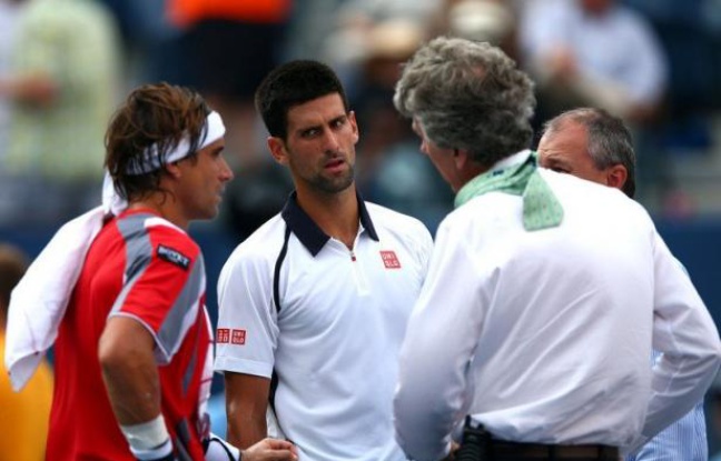 La finale messieurs de l'US Open, prévue dimanche, a été reportée à lundi car la deuxième demi-finale entre Novak Djokovic (N.2) et David Ferrer (N.4) a dû être suspendue en raison des conditions météo et ne reprendra que dimanche, ont annoncé les organisateurs. La finale messieurs de l'US Open, prévue dimanche, a été reportée à lundi car la deuxième demi-finale entre Novak Djokovic (N.2) et David Ferrer (N.4) a dû être suspendue en raison des conditions météo et ne reprendra que dimanche, ont annoncé les organisateurs.
