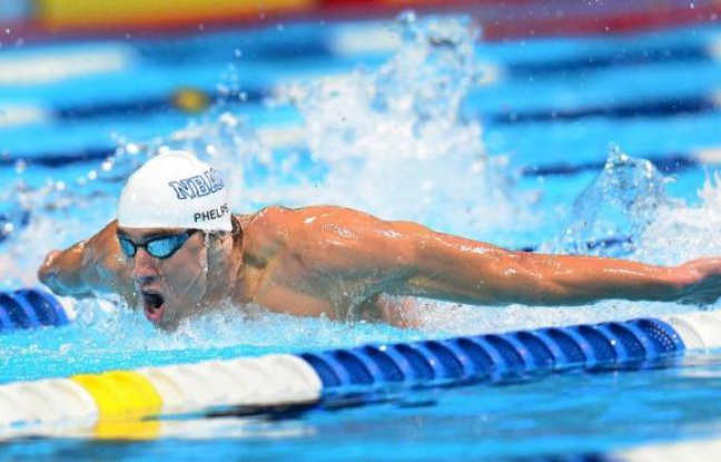 Michael Phelps disputera le 200 m papillon aux jeux Olympiques pour la quatrième fois consécutive après avoir logiquement obtenu sa qualification sur la distance, jeudi à Omaha (Nebraska) lors de la 4e journée des sélections américaines. Michael Phelps disputera le 200 m papillon aux jeux Olympiques pour la quatrième fois consécutive après avoir logiquement obtenu sa qualification sur la distance, jeudi à Omaha (Nebraska) lors de la 4e journée des sélections américaines.