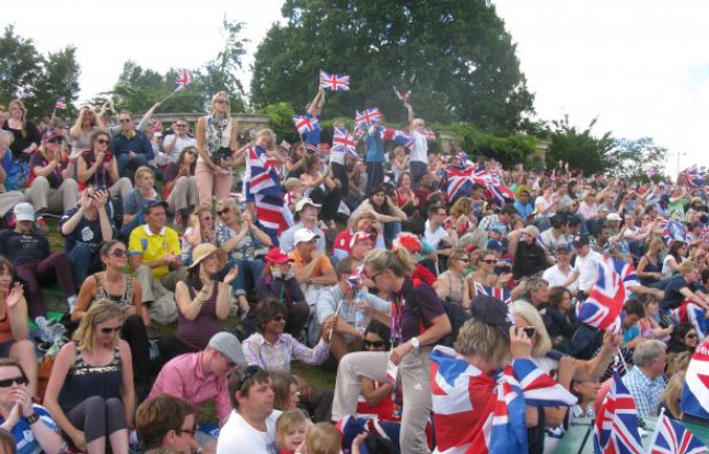 Les fans d'Andy Murray, lors de sa finale olympique contre Roger Federer, le 5 août 2012 dans la Murray Mount à Wimbledon. Les fans d'Andy Murray, lors de sa finale olympique contre Roger Federer, le 5 août 2012 dans la Murray Mount à Wimbledon.
