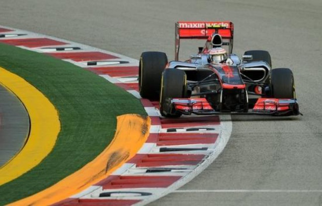 Le Britannique Lewis Hamilton (McLaren) partira en pole position dimanche au Grand Prix de Singapour, 14e manche du Championnat du monde de Formule 1, après avoir signé le meilleur temps des qualifications samedi soir, devant le Vénézuélien Pastor Maldonado (Williams). Le Britannique Lewis Hamilton (McLaren) partira en pole position dimanche au Grand Prix de Singapour, 14e manche du Championnat du monde de Formule 1, après avoir signé le meilleur temps des qualifications samedi soir, devant le Vénézuélien Pastor Maldonado (Williams).
