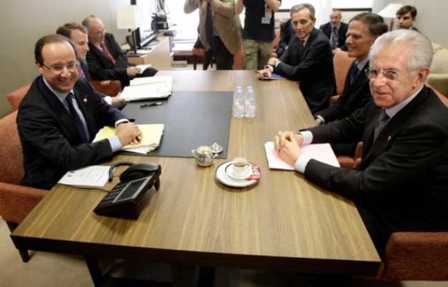 Le Premier ministre français, François Hollande, et son homologue italien, Mario Monti, lors du sommet européen de Bruxelles du 28 juin 2012. Le Premier ministre français, François Hollande, et son homologue italien, Mario Monti, lors du sommet européen de Bruxelles du 28 juin 2012.