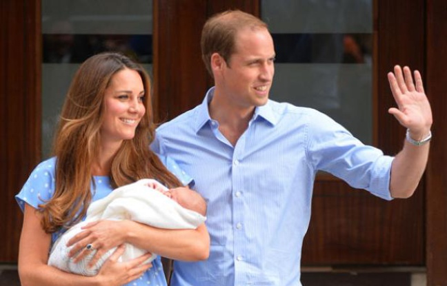 Le prince William et son épouse Kate ont présenté mardi mardi 23 juillet leur fils, devant l''hôpital St Mary de Londres où il est né. Le prince William et son épouse Kate ont présenté mardi mardi 23 juillet leur fils, devant l''hôpital St Mary de Londres où il est né.