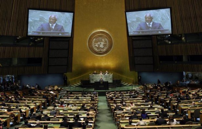 Les négociations à l'ONU pour mettre au point le premier traité international sur le commerce des armes classiques étaient à mi-chemin dimanche et piétinaient, faisant craindre un échec à la date-butoir du 27 juillet. Les négociations à l'ONU pour mettre au point le premier traité international sur le commerce des armes classiques étaient à mi-chemin dimanche et piétinaient, faisant craindre un échec à la date-butoir du 27 juillet.