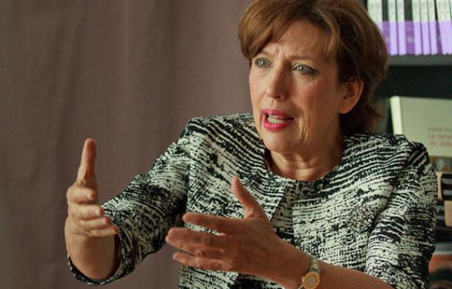 L'ancienne ministre Roselyne Bachelot, le 19 juin 2012 à Paris. L'ancienne ministre Roselyne Bachelot, le 19 juin 2012 à Paris.