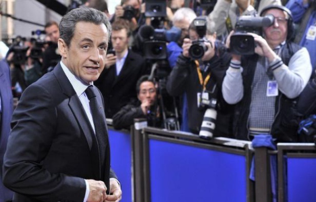 Les chefs d'Etat et de gouvernement de l'UE ont entamé mercredi à Bruxelles leur second sommet en 72 heures pour tenter d'apporter une réponse à la crise de la dette qui déstabilise la zone euro. Les chefs d'Etat et de gouvernement de l'UE ont entamé mercredi à Bruxelles leur second sommet en 72 heures pour tenter d'apporter une réponse à la crise de la dette qui déstabilise la zone euro.
