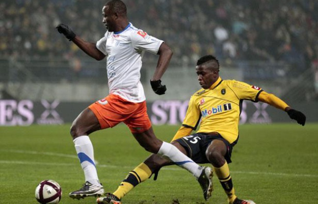 John Utaka élimine le défenseur sochalien Zouma, le 1er septembre 2012 à Sochaux. John Utaka élimine le défenseur sochalien Zouma, le 1er septembre 2012 à Sochaux.