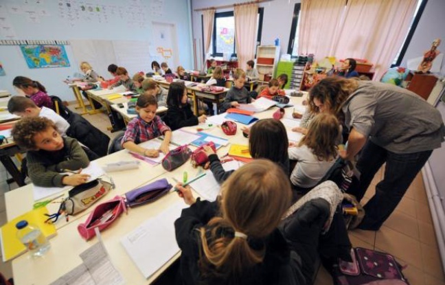 Le décret réformant l'évaluation des enseignants, très critiqué par les syndicats et publié in extremis par le gouvernement de droite au lendemain de la victoire de François Hollande, a été abrogé le 27 août, selon le Journal officiel de mercredi. Le décret réformant l'évaluation des enseignants, très critiqué par les syndicats et publié in extremis par le gouvernement de droite au lendemain de la victoire de François Hollande, a été abrogé le 27 août, selon le Journal officiel de mercredi.