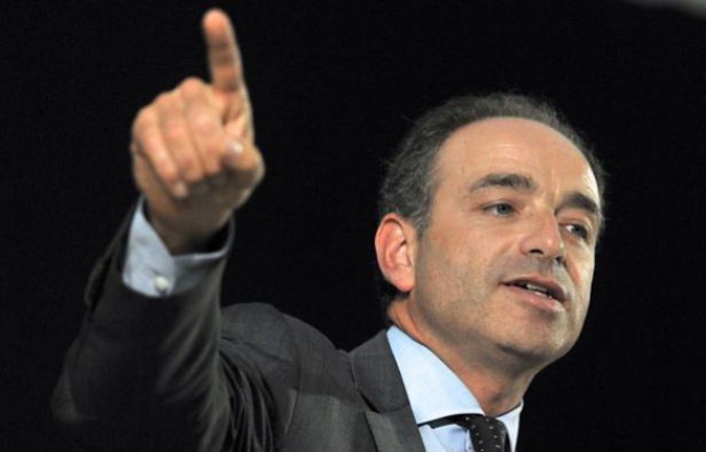 Le secrétaire général de l'UMP, Jean-François Copé, s'exprime durant une réunion publique, le 7 juin 2011 à Marcq-en-Baroeul (Nord). Le secrétaire général de l'UMP, Jean-François Copé, s'exprime durant une réunion publique, le 7 juin 2011 à Marcq-en-Baroeul (Nord).