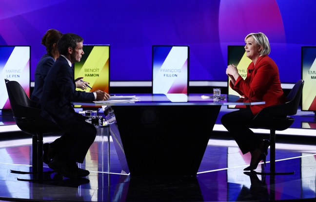 Marine Le Pen et David Pujadas dans l'émission L'entretien politique sur France 2, le 20 avril 2017. Marine Le Pen et David Pujadas dans l'émission L'entretien politique sur France 2, le 20 avril 2017.