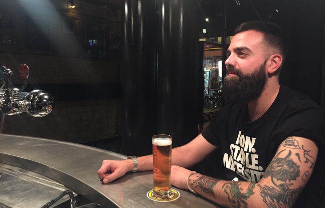 Julien, un Parisien de 30 ans, s'est fait tatouer l'élan de François Damiens sur le bras. Julien, un Parisien de 30 ans, s'est fait tatouer l'élan de François Damiens sur le bras.