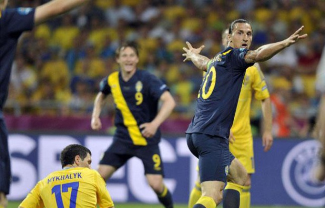 Zlatan Ibrahimovic après son but contre l'Ukraine à l'Euro 2012, à Kiev, le 11 juin 2012. Zlatan Ibrahimovic après son but contre l'Ukraine à l'Euro 2012, à Kiev, le 11 juin 2012.