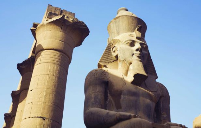 Les colonnes d'Amenhotep III, à Louxor, ont été taguées par un adolescent Chinois de 15 ans, suscitant une vive polémique, le26 mai 2013. Les colonnes d'Amenhotep III, à Louxor, ont été taguées par un adolescent Chinois de 15 ans, suscitant une vive polémique, le26 mai 2013.