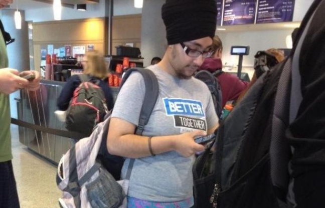 La photo de Balpreet Kaur prise à son insu et publiée sur Reddit.
La photo de Balpreet Kaur prise à son insu et publiée sur Reddit.