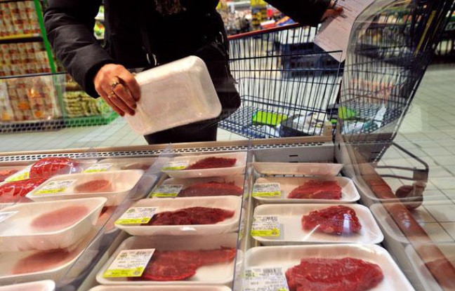 Un rayon de viande fraîche dans un supermarché d'Hazebrouck, le 15 mars 2012. Un rayon de viande fraîche dans un supermarché d'Hazebrouck, le 15 mars 2012.