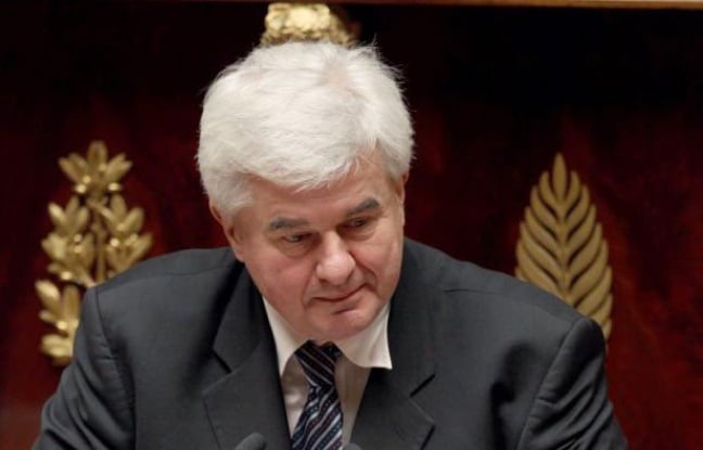 L'ex-député UMP et ancien ministre Eric Raoult était toujours hospitalisé dimanche après un malaise la veille dans sa mairie du Raincy en Seine-Saint-Denis, a-t-on appris auprès de son entourage. L'ex-député UMP et ancien ministre Eric Raoult était toujours hospitalisé dimanche après un malaise la veille dans sa mairie du Raincy en Seine-Saint-Denis, a-t-on appris auprès de son entourage.