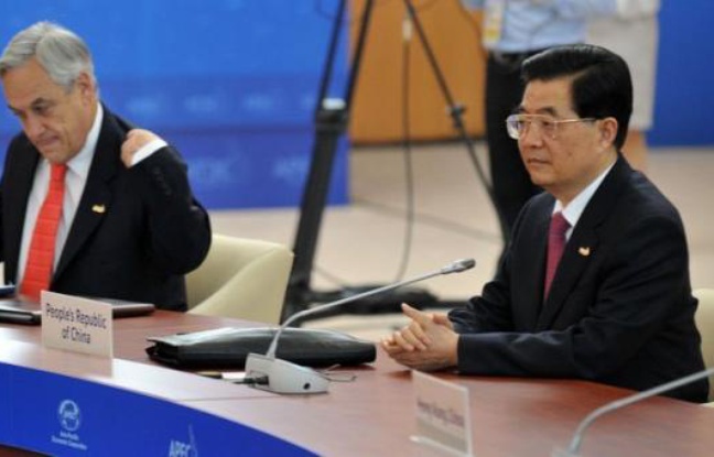 Le président chinois Hu Jintao a appelé samedi tous les pays d'Asie-Pacifique à préserver la paix et la stabilité, peu avant l'ouverture d'un sommet qui devrait être dominé par les disputes territoriales récemment ressurgies dans la région. Le président chinois Hu Jintao a appelé samedi tous les pays d'Asie-Pacifique à préserver la paix et la stabilité, peu avant l'ouverture d'un sommet qui devrait être dominé par les disputes territoriales récemment ressurgies dans la région.