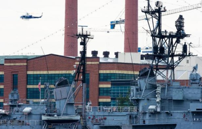 Un homme soupçonné d'avoir tué lundi plusieurs personnes dans un immeuble de la Marine américaine à Washington a été abattu et "deux autres tireurs" sont peut-être impliqués dans la fusillade, a déclaré le chef de la police de la ville, Cathy Lanier. Un homme soupçonné d'avoir tué lundi plusieurs personnes dans un immeuble de la Marine américaine à Washington a été abattu et "deux autres tireurs" sont peut-être impliqués dans la fusillade, a déclaré le chef de la police de la ville, Cathy Lanier.