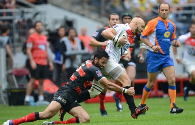 Le Stade Toulousain et le RC Toulon étaient à égalité 9 à 9 à la mi-temps de la finale de l'édition 2011-2012 du Top 14 de rugby, samedi au Stade de France. Le Stade Toulousain et le RC Toulon étaient à égalité 9 à 9 à la mi-temps de la finale de l'édition 2011-2012 du Top 14 de rugby, samedi au Stade de France.
