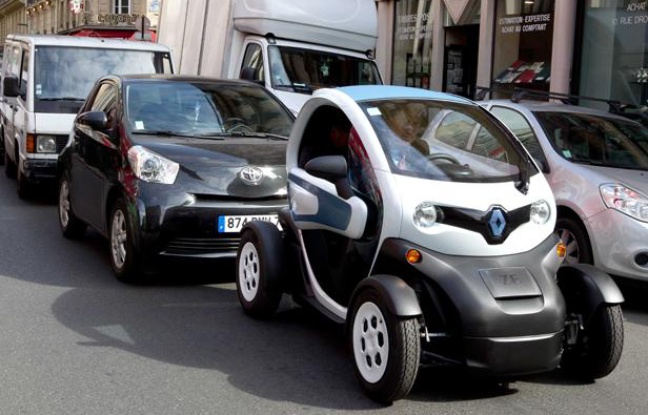 Une Twizy, le nouveau véhicule électrique de Renault à Paris le 4 avril 2012. Une Twizy, le nouveau véhicule électrique de Renault à Paris le 4 avril 2012.