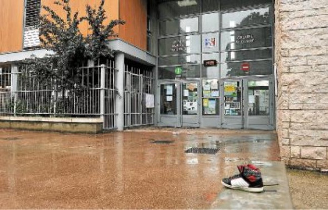 L'école Montbrillant fermera ses portes à la fin de la semaine pour les vacances scolaires. L'école Montbrillant fermera ses portes à la fin de la semaine pour les vacances scolaires.