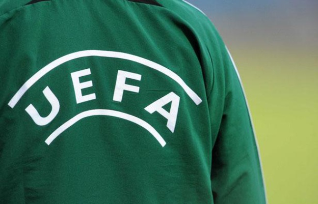 Logo UEFA, le 18 août 2011 lors de Differdange-PSG, au Luxembourg. Logo UEFA, le 18 août 2011 lors de Differdange-PSG, au Luxembourg.