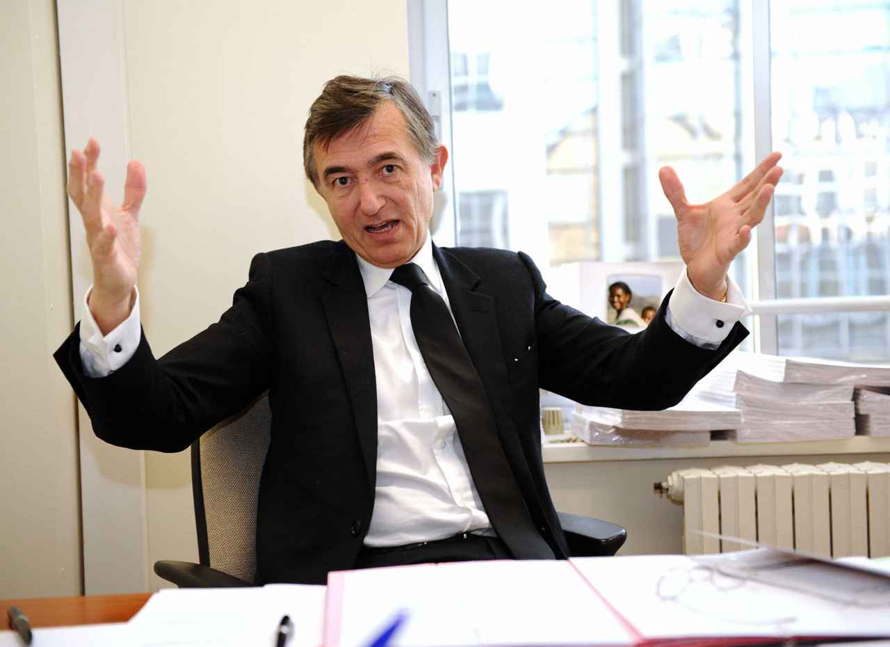 Philippe DousteBlazy aide une femme à accoucher dans un vol Air France Philippe DousteBlazy aide une femme à accoucher dans un vol Air France