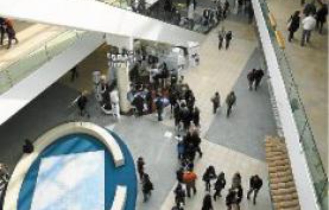 Le centre commercial a enregistré 2,5 millions de visiteurs. Le centre commercial a enregistré 2,5 millions de visiteurs.