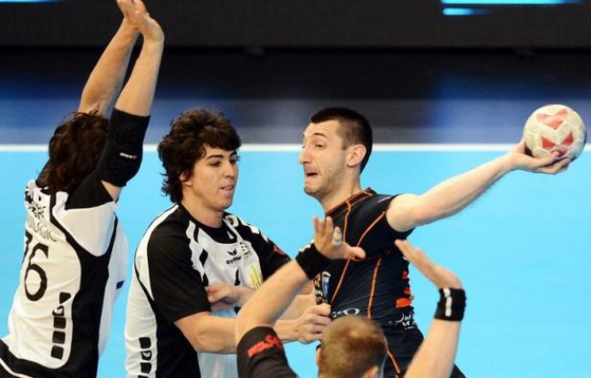 Montpellier a commencé le Championnat de France par un succès écrasant 50 à 24 à Billère lors d'un match maîtrisé de bout en bout jeudi soir au Palais des sports de Pau. Montpellier a commencé le Championnat de France par un succès écrasant 50 à 24 à Billère lors d'un match maîtrisé de bout en bout jeudi soir au Palais des sports de Pau.