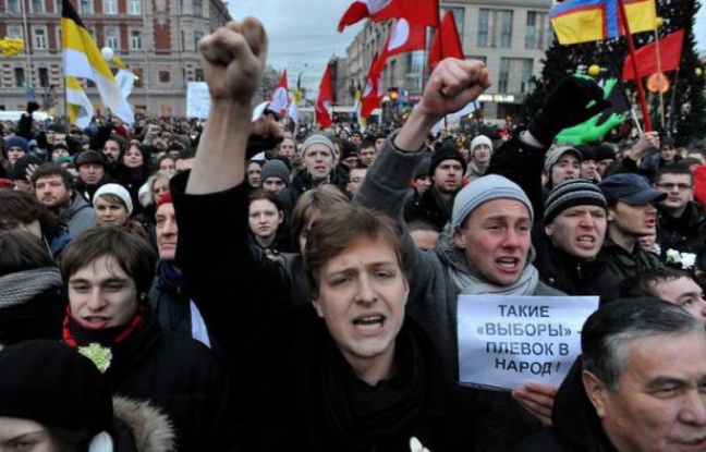 Le régime de Vladimir Poutine était sous pression dimanche, au lendemain des manifestations sans précédent de l'opposition russe contestant la victoire aux législatives de son parti Russie Unie, des experts y voyant un véritable défi pour les dirigeants du pays. Le régime de Vladimir Poutine était sous pression dimanche, au lendemain des manifestations sans précédent de l'opposition russe contestant la victoire aux législatives de son parti Russie Unie, des experts y voyant un véritable défi pour les dirigeants du pays.