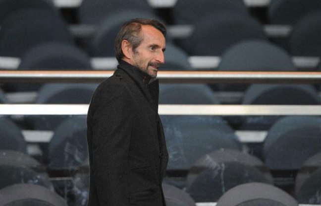 Jean-Claude Blanc à l'issue du match entre le PSG et Bratislava, le 3 novembre 2011 à Paris. Jean-Claude Blanc à l'issue du match entre le PSG et Bratislava, le 3 novembre 2011 à Paris.