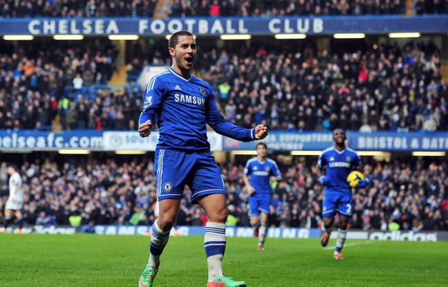 Eden Hazard, l'attaquant de Chelsea, célèbre son but inscrit contre Swansea le 26 décembre 2013. Eden Hazard, l'attaquant de Chelsea, célèbre son but inscrit contre Swansea le 26 décembre 2013.