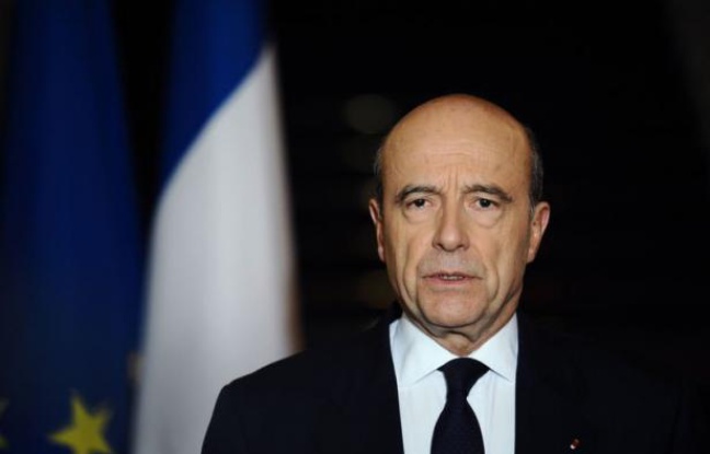 La France n'entend "pas céder à la panique" et retirer totalement en 2012 ses troupes d'Afghanistan, a déclaré mardi le ministre des Affaires étrangères, Alain Juppé, à l'opposition socialiste qui réclamait au contraire un rapatriement complet d'ici la fin de l'année. La France n'entend "pas céder à la panique" et retirer totalement en 2012 ses troupes d'Afghanistan, a déclaré mardi le ministre des Affaires étrangères, Alain Juppé, à l'opposition socialiste qui réclamait au contraire un rapatriement complet d'ici la fin de l'année.