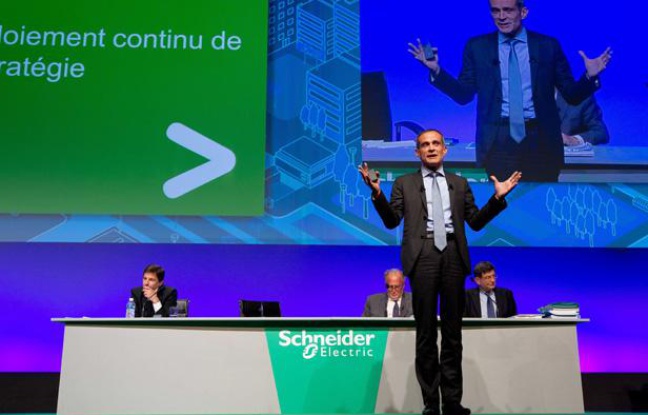 Jean-Pascal Tricoire, PDG de Schneider Electric pendant l'assemblée générale des actionnaires du groupe le 3 mai 2012 à La Défense. Jean-Pascal Tricoire, PDG de Schneider Electric pendant l'assemblée générale des actionnaires du groupe le 3 mai 2012 à La Défense.