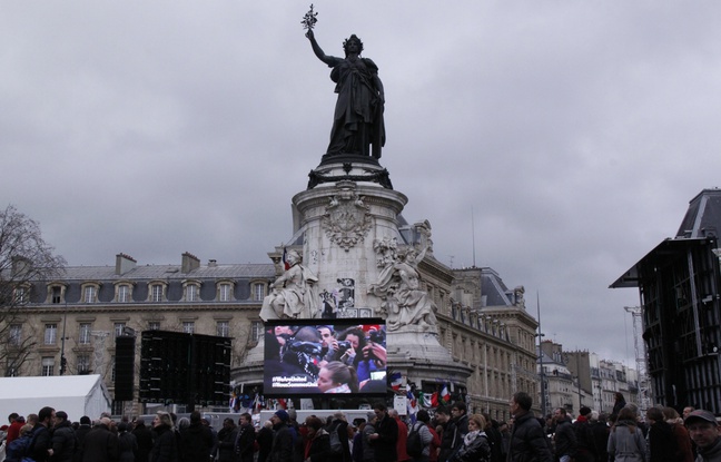 La place de la République ce dimanche lors des commémorations La place de la République ce dimanche lors des commémorations